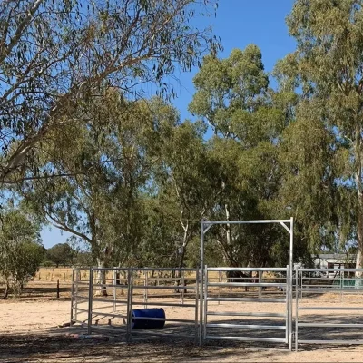 horse yard gate Application